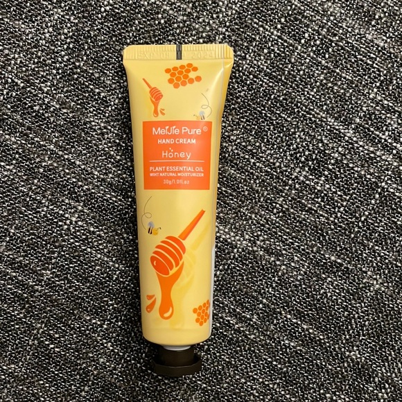 NEW MeiJie Pure honey essential oil hand cream - Picture 1 of 2